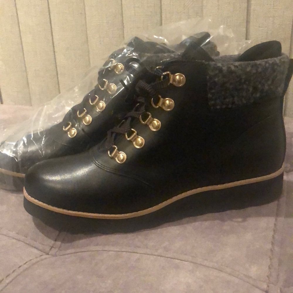NWT Cole Haan waterproof boots size 7.5B